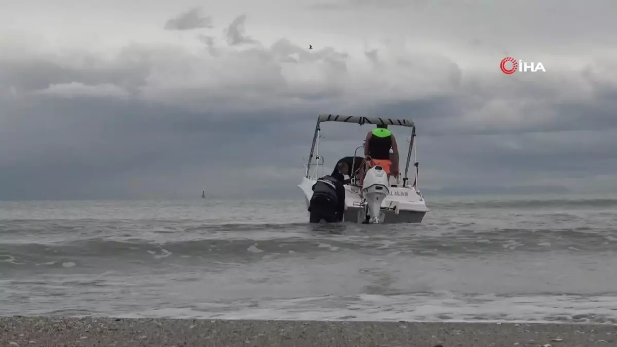 Silivri’de Dondurucu Havada Su Kayağı Keyfi