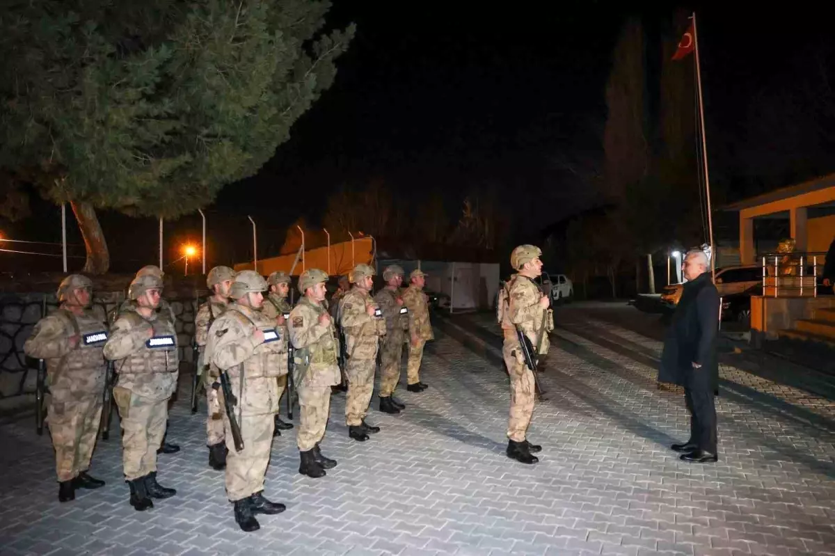 Muş Valisi’nden Güvenlik Güçlerine Yeni Yıl Ziyareti